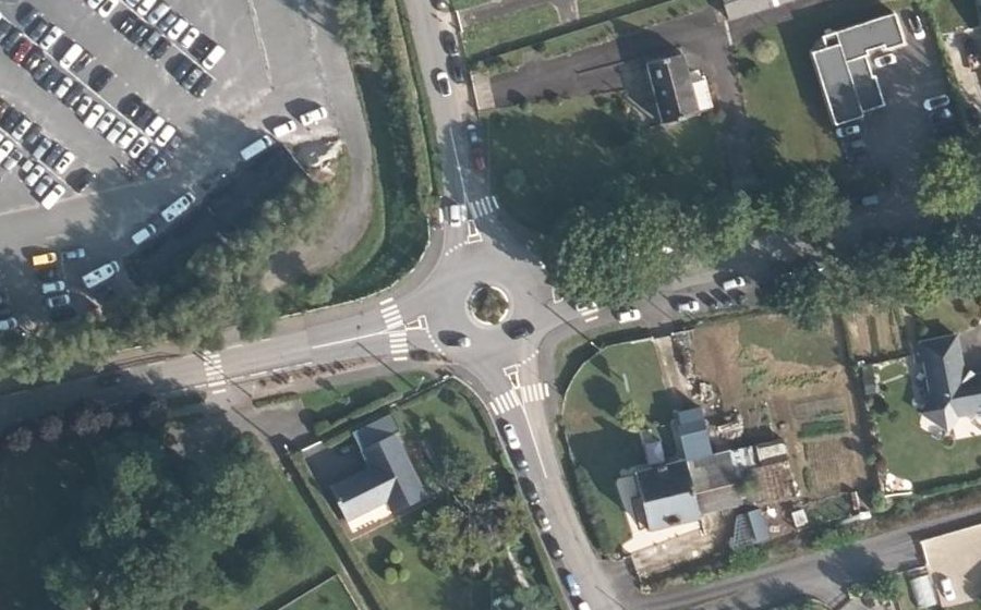 Vue aérienne du Rond-point anonyme n°1273079504