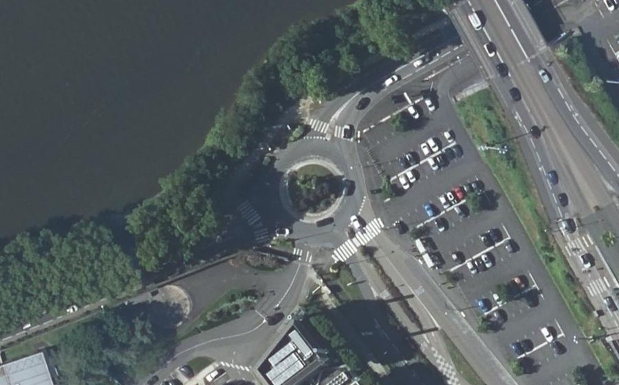 Vue aérienne du Rond-point anonyme n°127309481