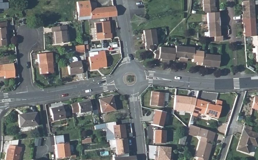 Vue aérienne du Rond-point anonyme n°127317817