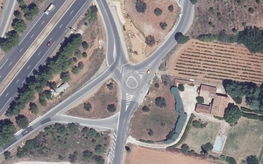 Vue aérienne du Rond-point anonyme n°127328582