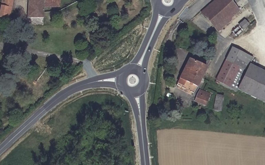 Vue aérienne du Rond-point anonyme n°1273335691