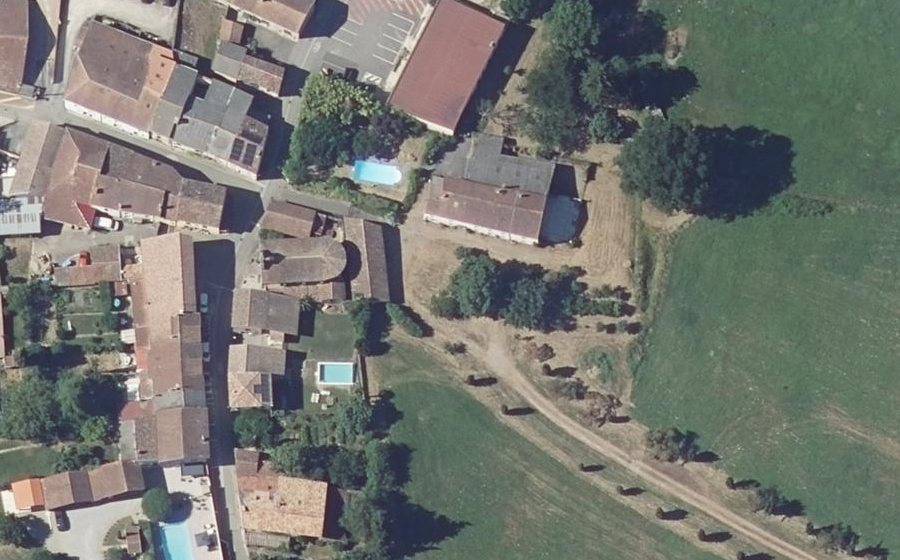 Vue aérienne du Rond-point anonyme n°127378885