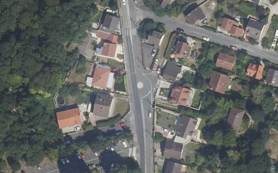 Vue aérienne du Rond-point anonyme n°1274188117