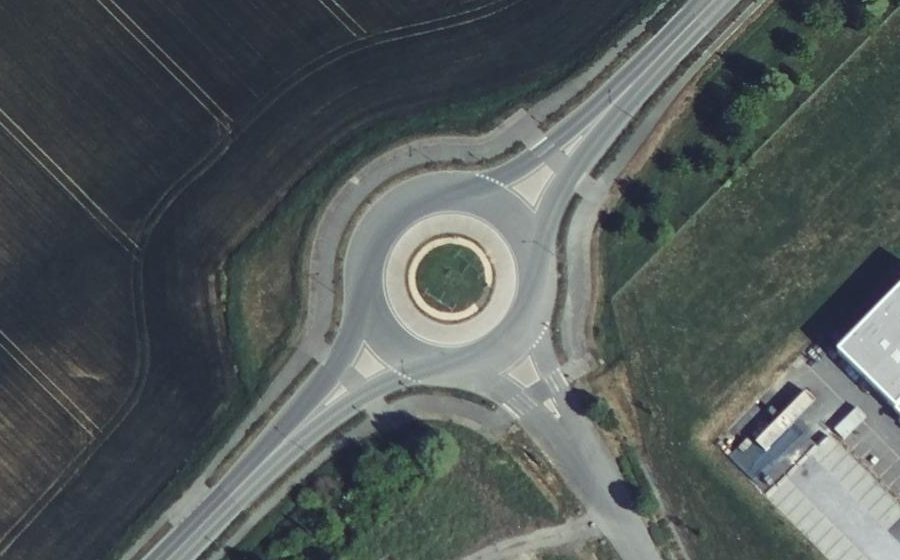 Vue aérienne du Rond-point anonyme n°1274696541