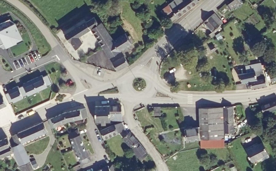 Vue aérienne du Rond-point anonyme n°127550960