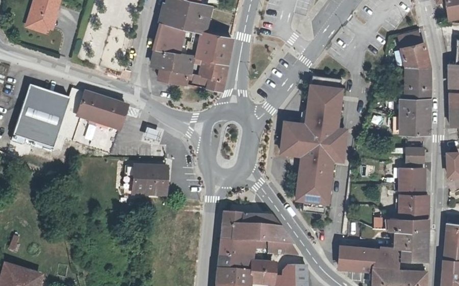 Vue aérienne du Rond-point anonyme n°1275877681