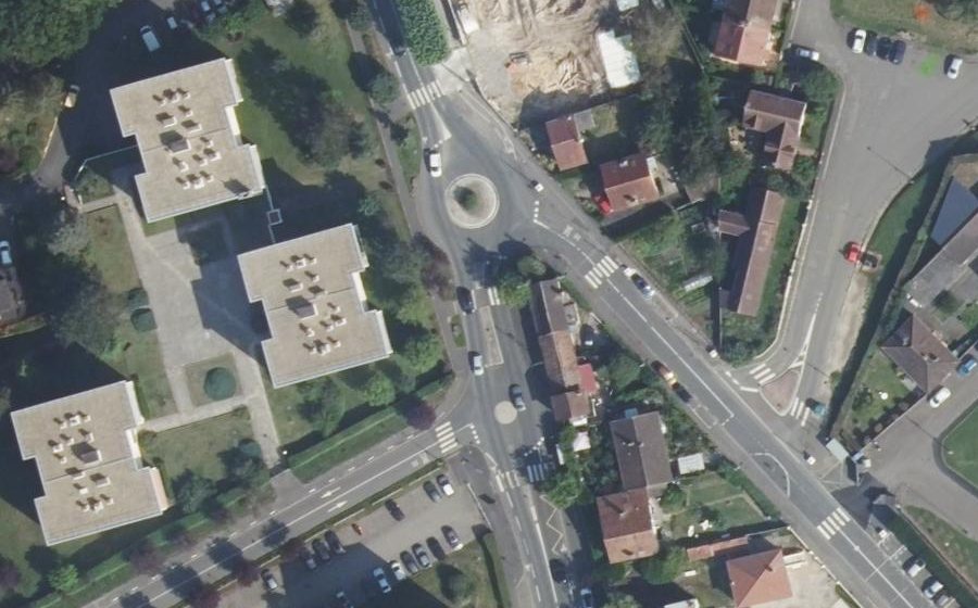 Vue aérienne du Rond-point anonyme n°127609017