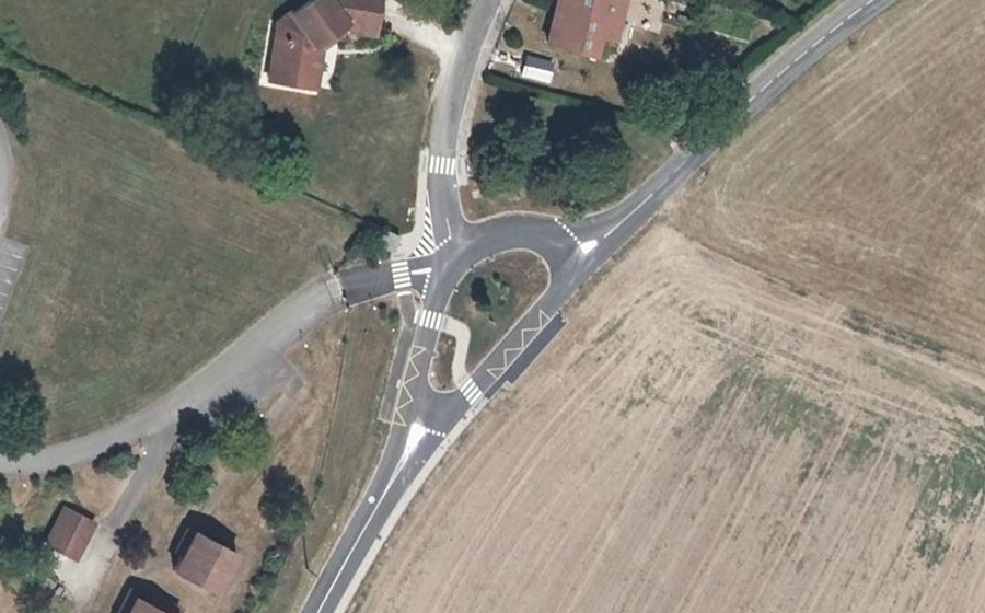 Vue aérienne du Rond-point anonyme n°1276160418