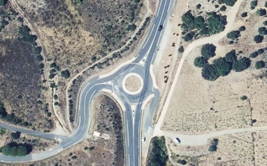 Vue aérienne du Rond-point anonyme n°127676199