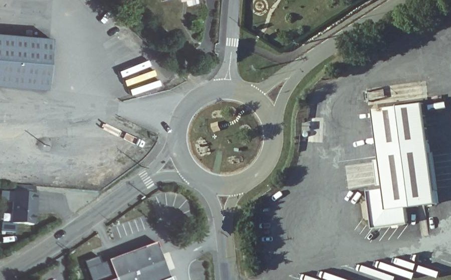Vue aérienne du Rond-point anonyme n°127724744