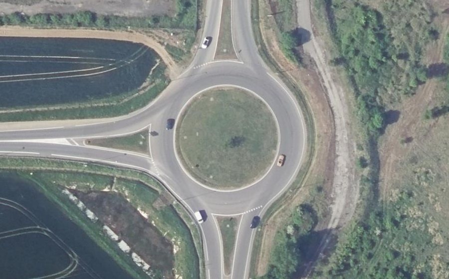 Vue aérienne du Rond-point anonyme n°127867536