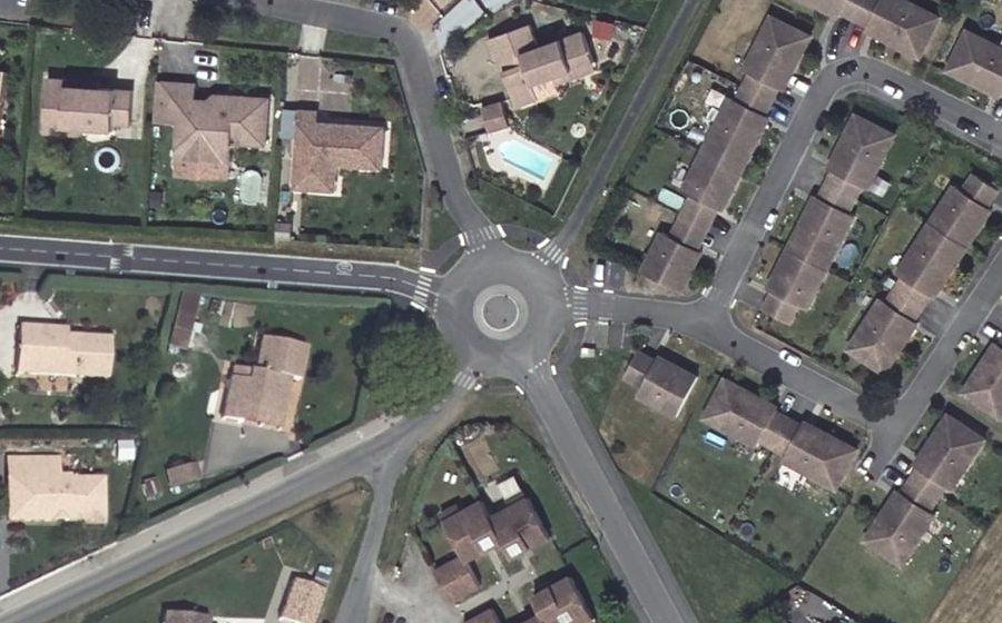 Vue aérienne du Rond-point anonyme n°1278820854
