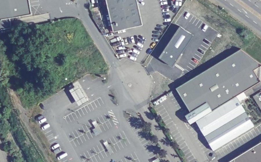 Vue aérienne du Rond-point anonyme n°1279118222