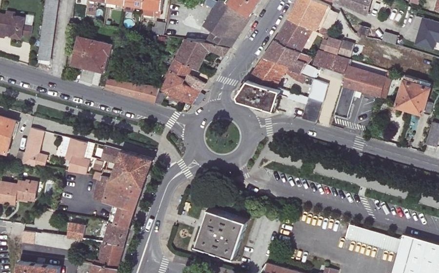 Vue aérienne du Rond-point anonyme n°128011811