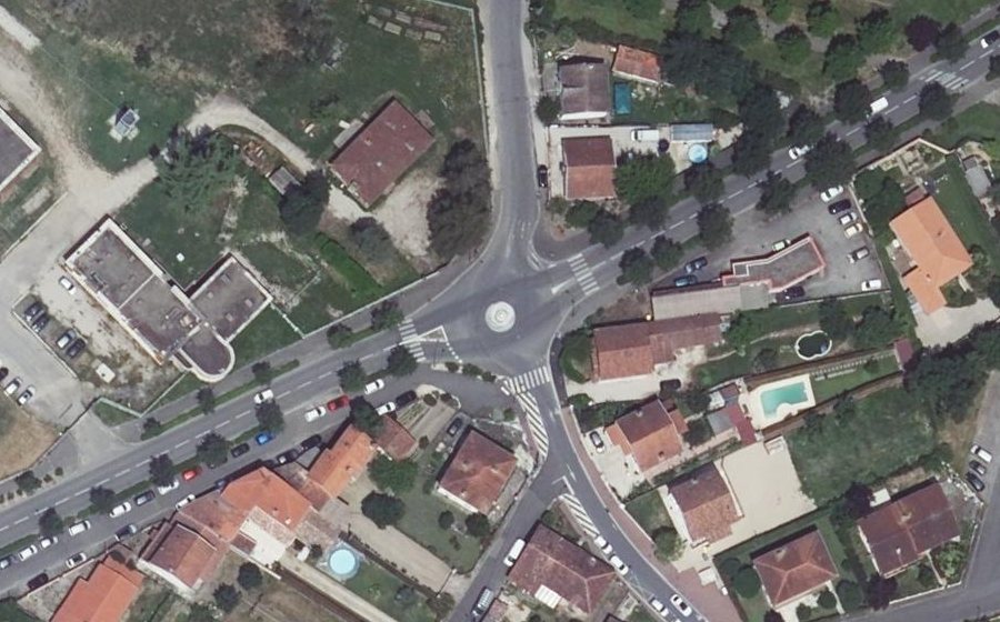 Vue aérienne du Rond-point anonyme n°128011927