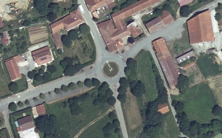 Vue aérienne du Rond-point anonyme n°128118727