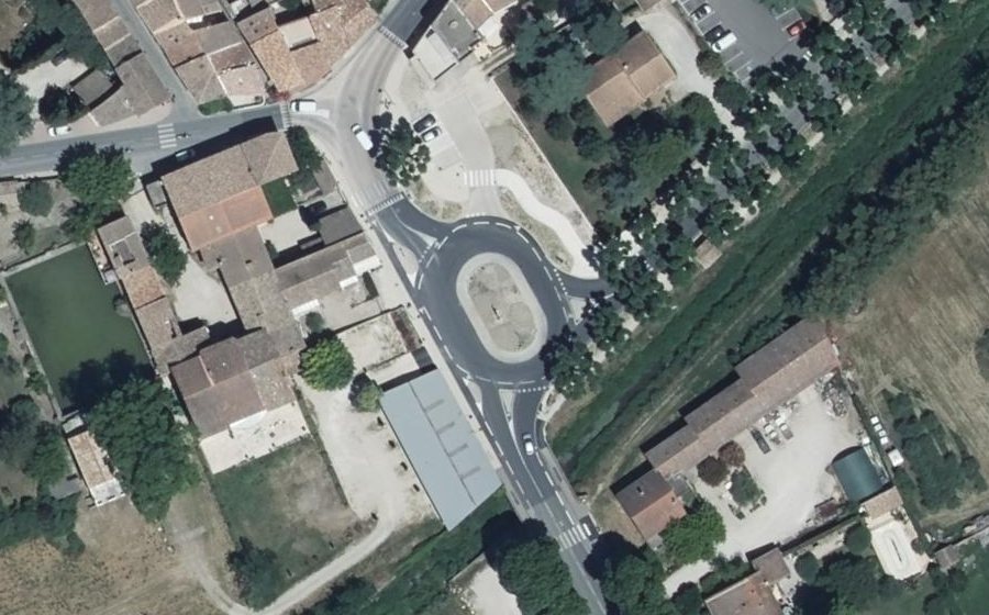 Vue aérienne du Rond-point anonyme n°1281230960
