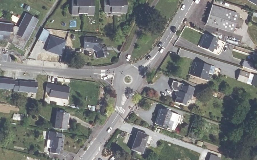 Vue aérienne du Rond-point anonyme n°128139222