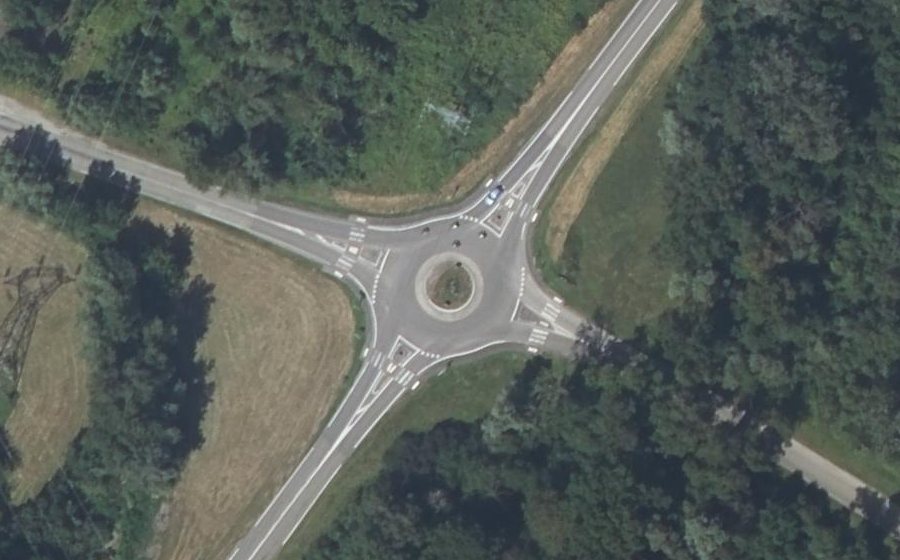 Vue aérienne du Rond-point anonyme n°128180463