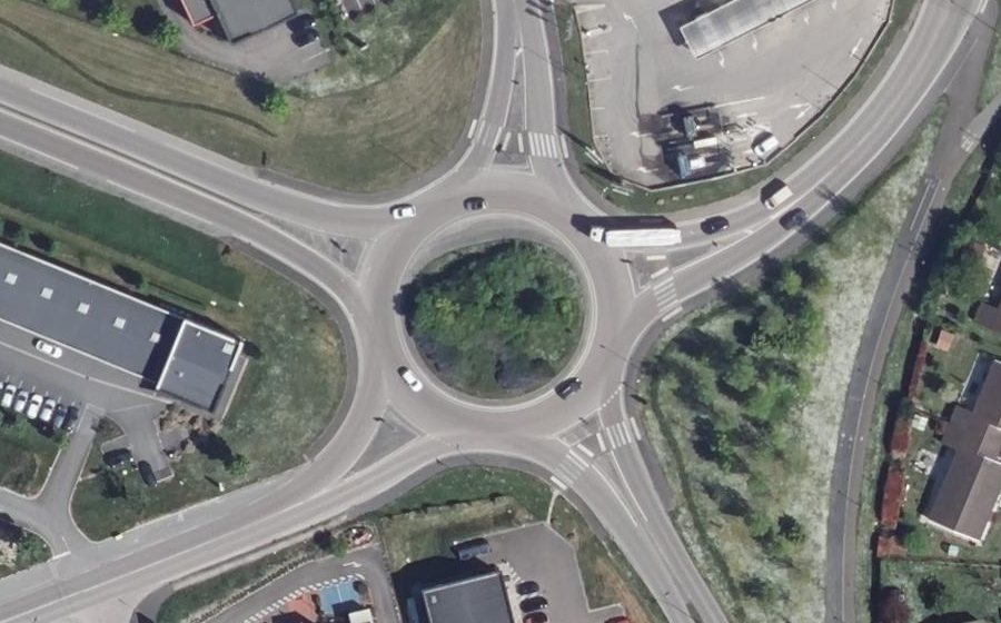 Vue aérienne du Rond-point anonyme n°128212954