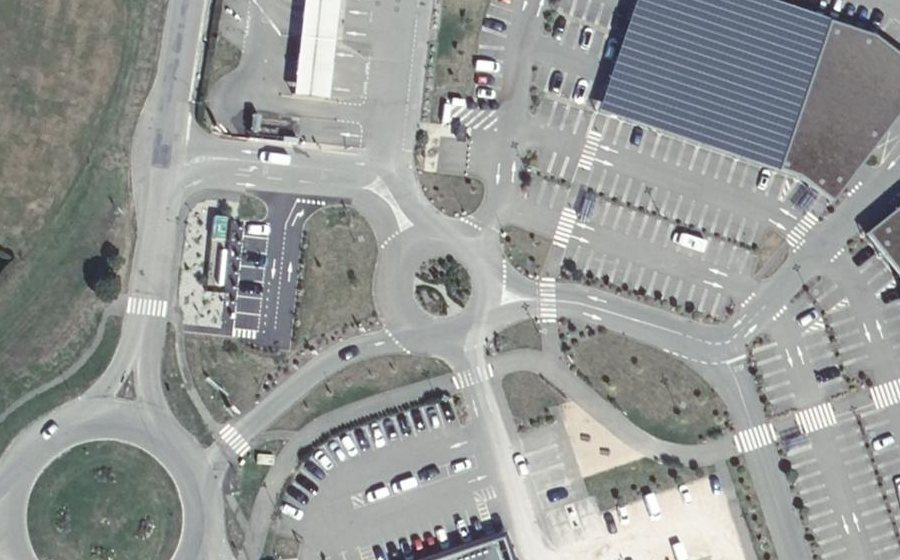 Vue aérienne du Rond-point anonyme n°1282133725