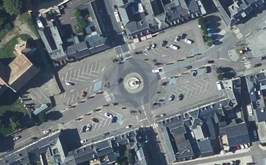 Vue aérienne du Rond-point anonyme n°128230551