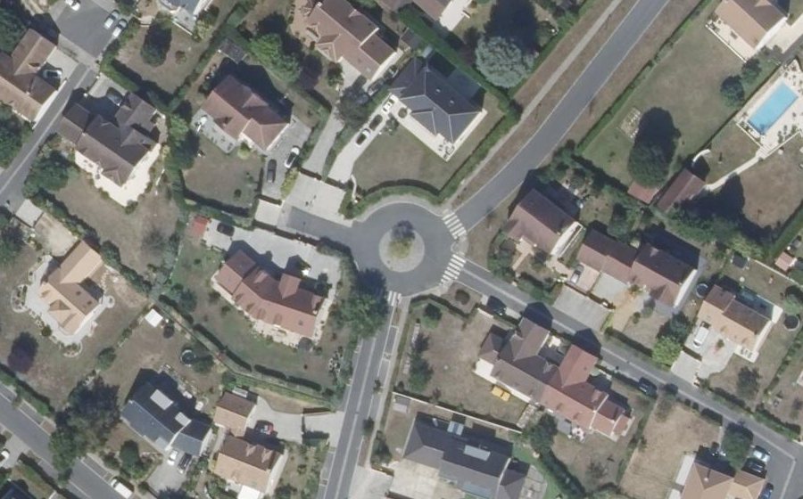 Vue aérienne du Rond-point anonyme n°128250903