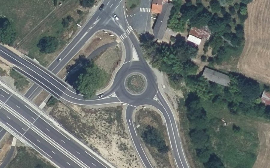 Vue aérienne du Rond-point anonyme n°1282516131