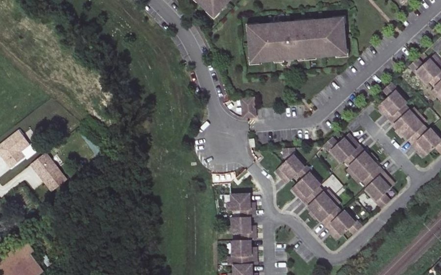 Vue aérienne du Rond-point anonyme n°128328084