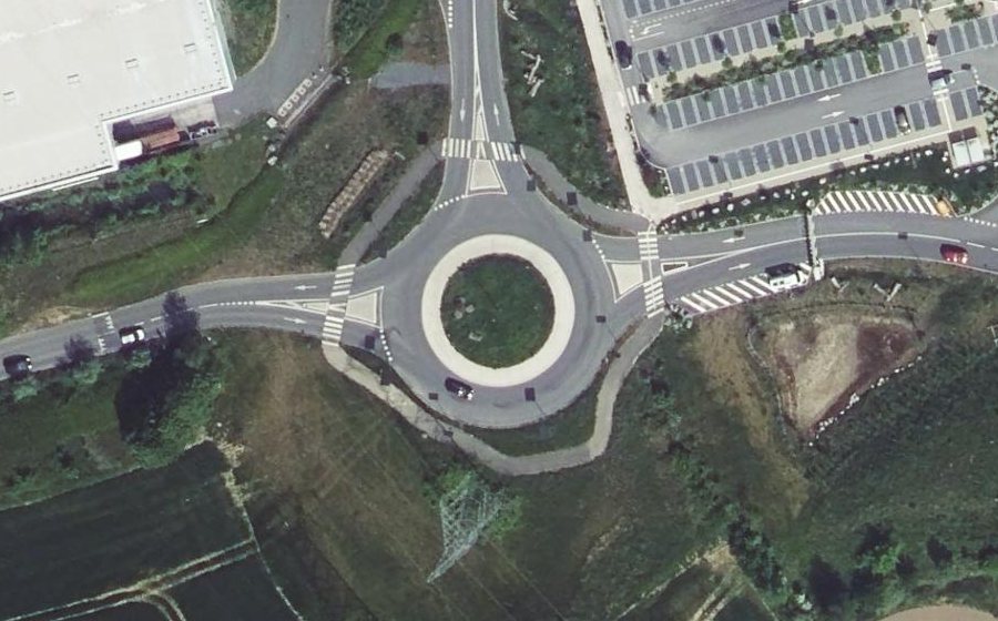Vue aérienne du Rond-point anonyme n°1283734324