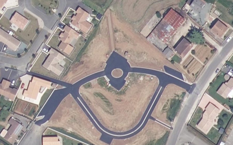 Vue aérienne du Rond-point anonyme n°1283847216