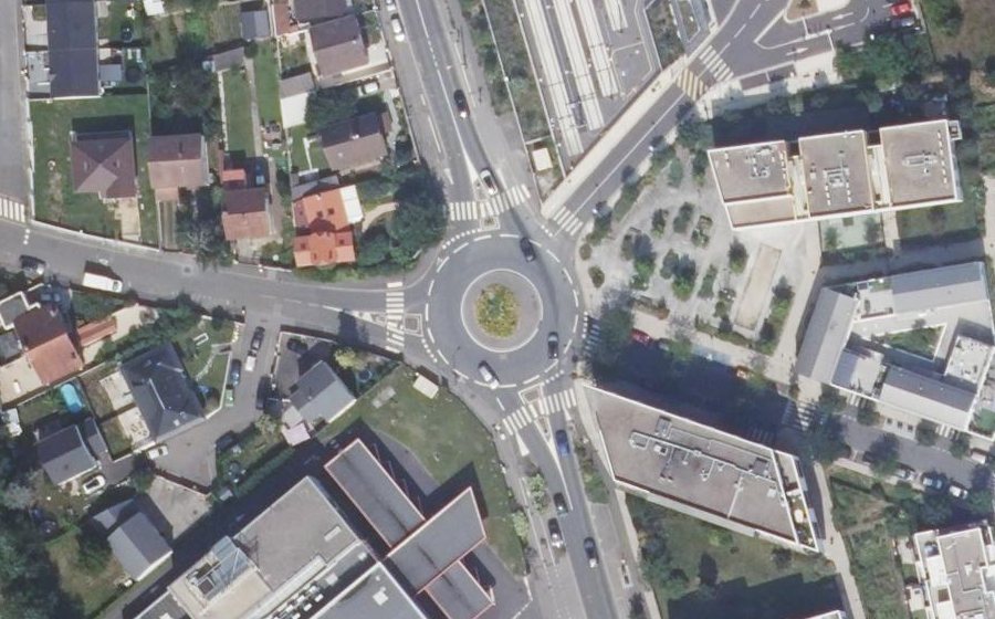 Vue aérienne du Rond-point anonyme n°1284399258