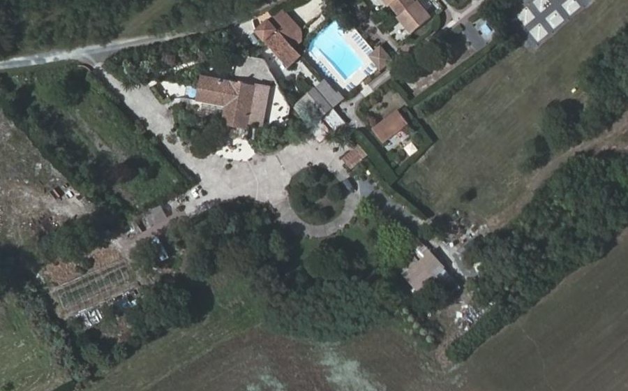 Vue aérienne du Rond-point anonyme n°1284521612