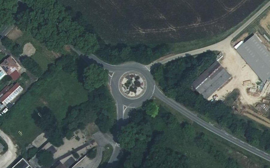 Vue aérienne du Rond-point anonyme n°128466128