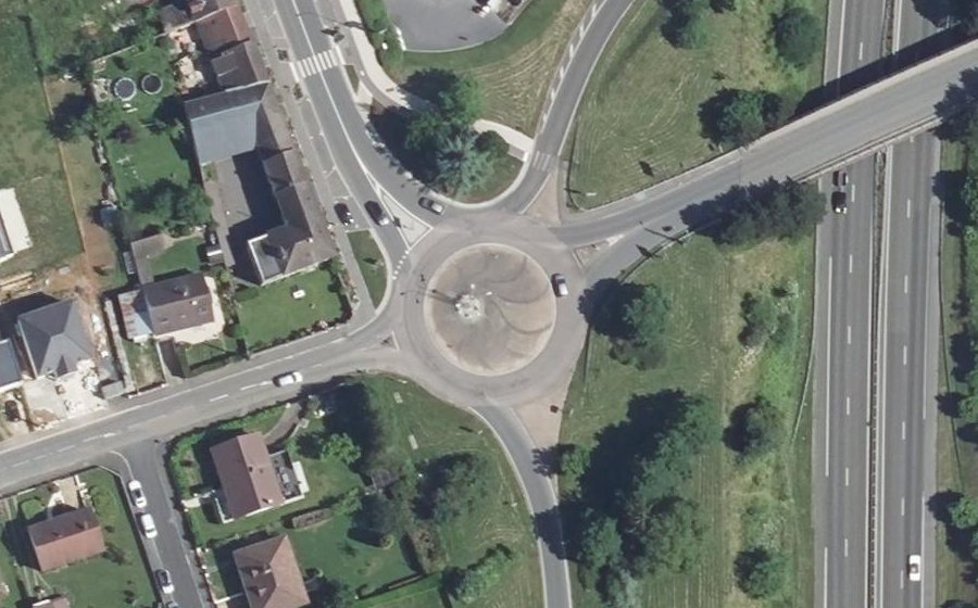 Vue aérienne du Rond-point anonyme n°1284715819