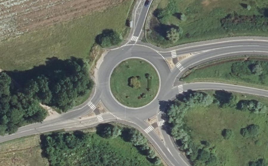 Vue aérienne du Rond-point anonyme n°1284716967