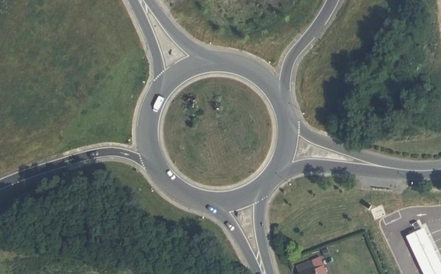Vue aérienne du Rond-point anonyme n°1284966858