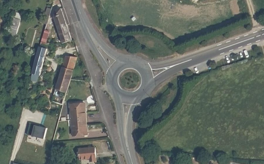 Vue aérienne du Rond-point anonyme n°1284966860