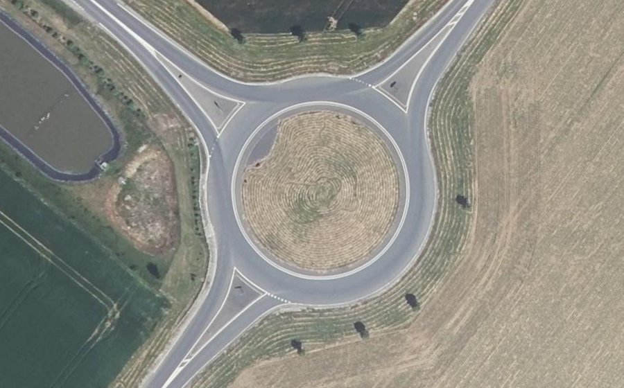 Vue aérienne du Rond-point anonyme n°128503400