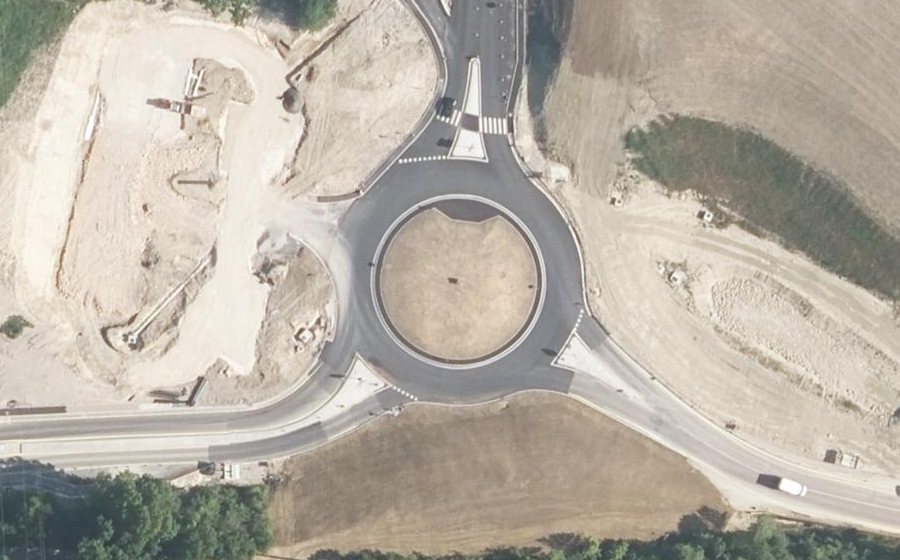 Vue aérienne du Rond-point anonyme n°1286666184