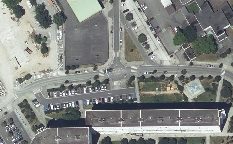 Vue aérienne du Rond-point anonyme n°128678827