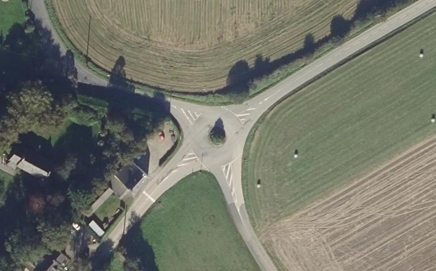 Vue aérienne du Rond-point anonyme n°128706951