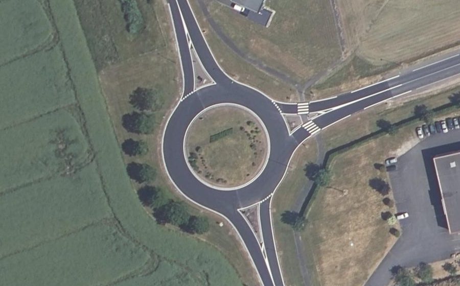 Vue aérienne du Rond-point anonyme n°128728509