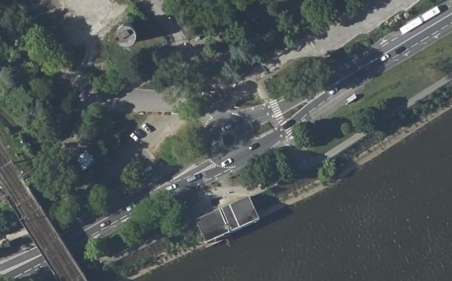 Vue aérienne du Rond-point anonyme n°128734032