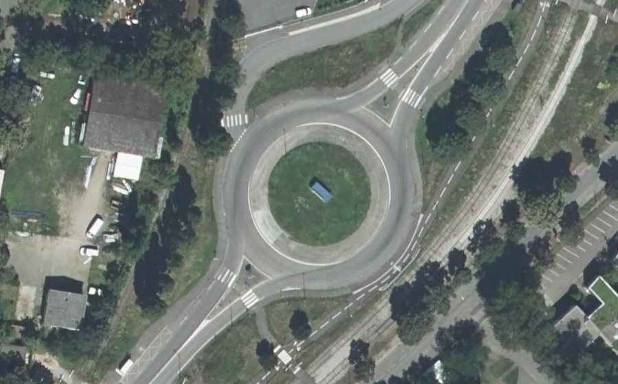 Vue aérienne du Rond-point anonyme n°128741003