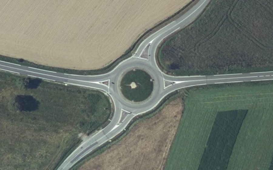 Vue aérienne du Rond-point anonyme n°128801095