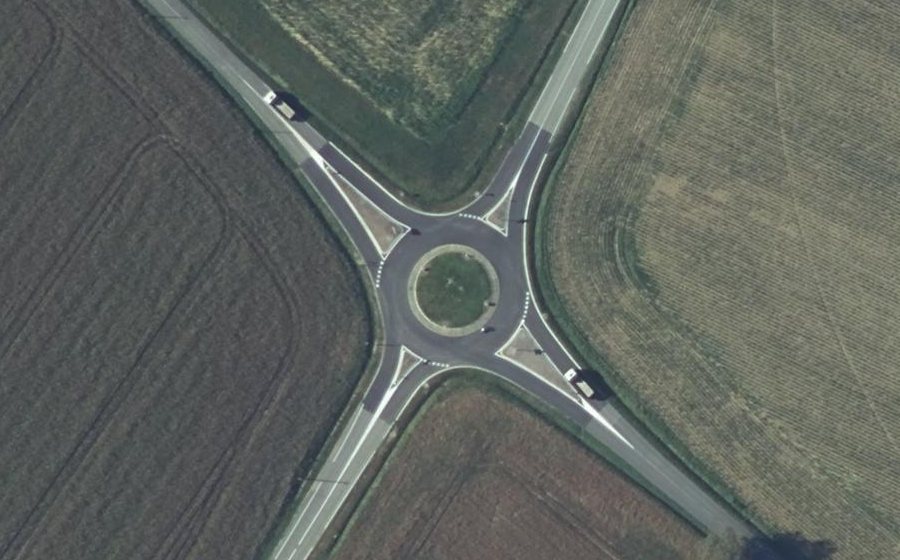 Vue aérienne du Rond-point anonyme n°128801101