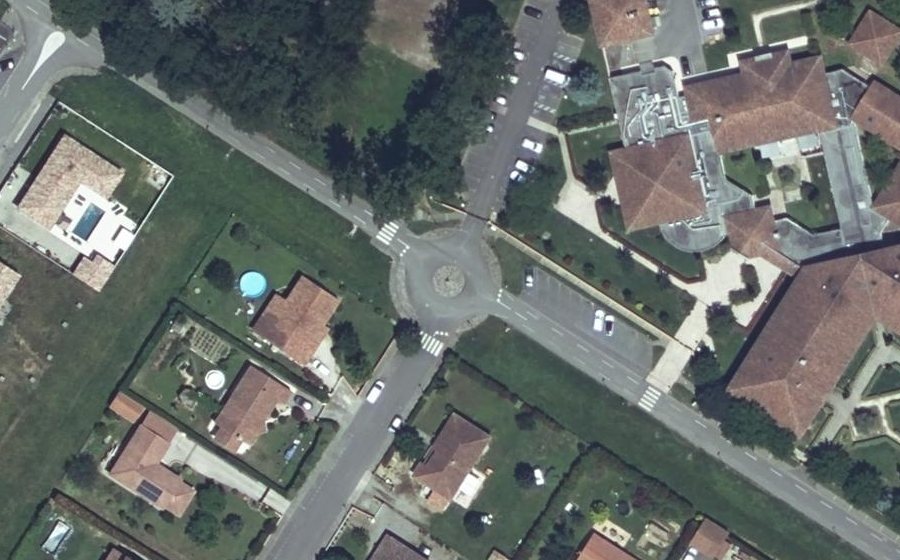 Vue aérienne du Rond-point anonyme n°128815210