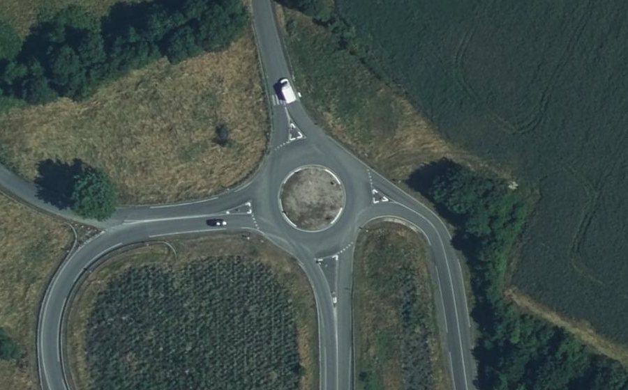 Vue aérienne du Rond-point anonyme n°128829096