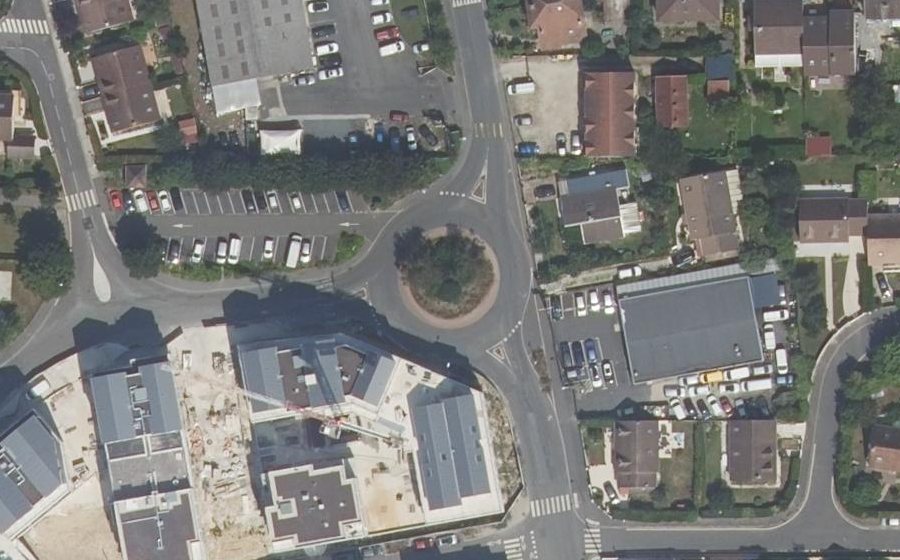 Vue aérienne du Rond-point anonyme n°128839498